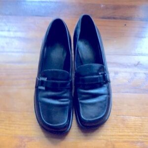 Black women’s Y2K Franco Sarto shoes size 8,5